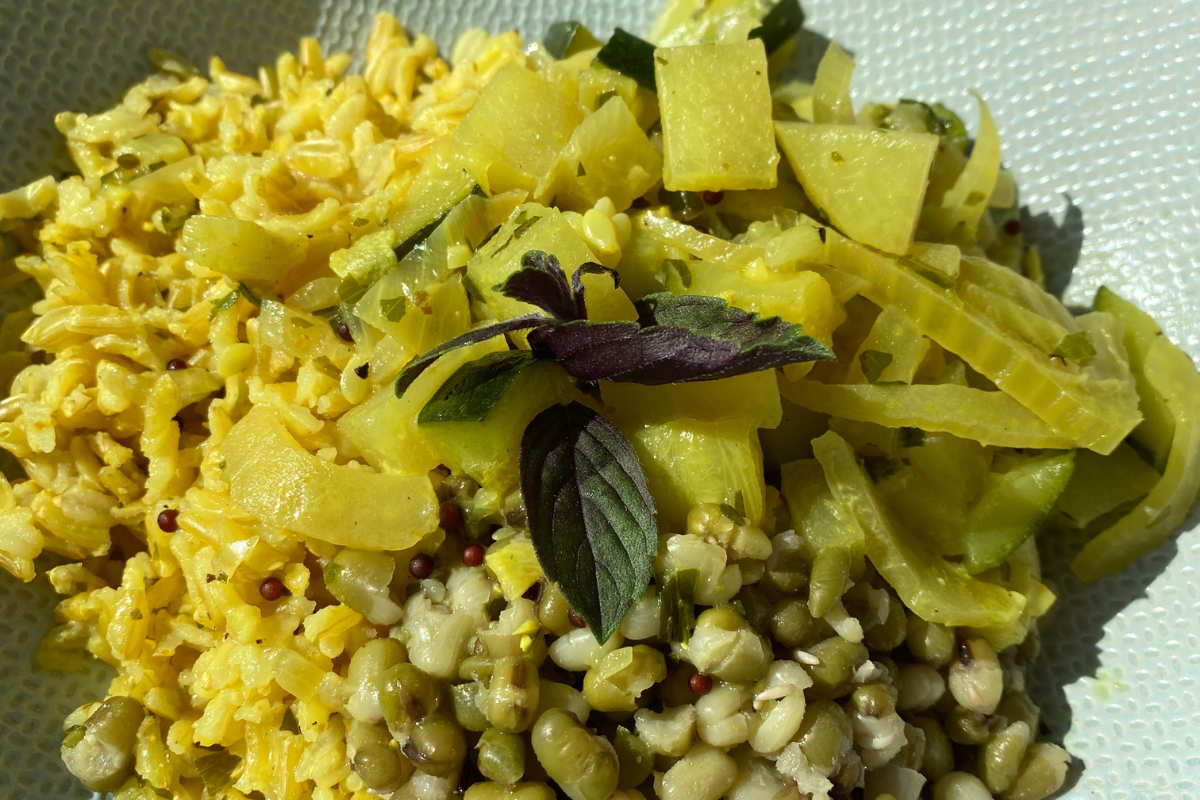 Grünes Mungbohnen Curry: Ein leichtes und aromatisches Gericht aus Ind ... Grünes Mungbohnen Curry: Ein leichtes und aromatisches Gericht aus Ind ...