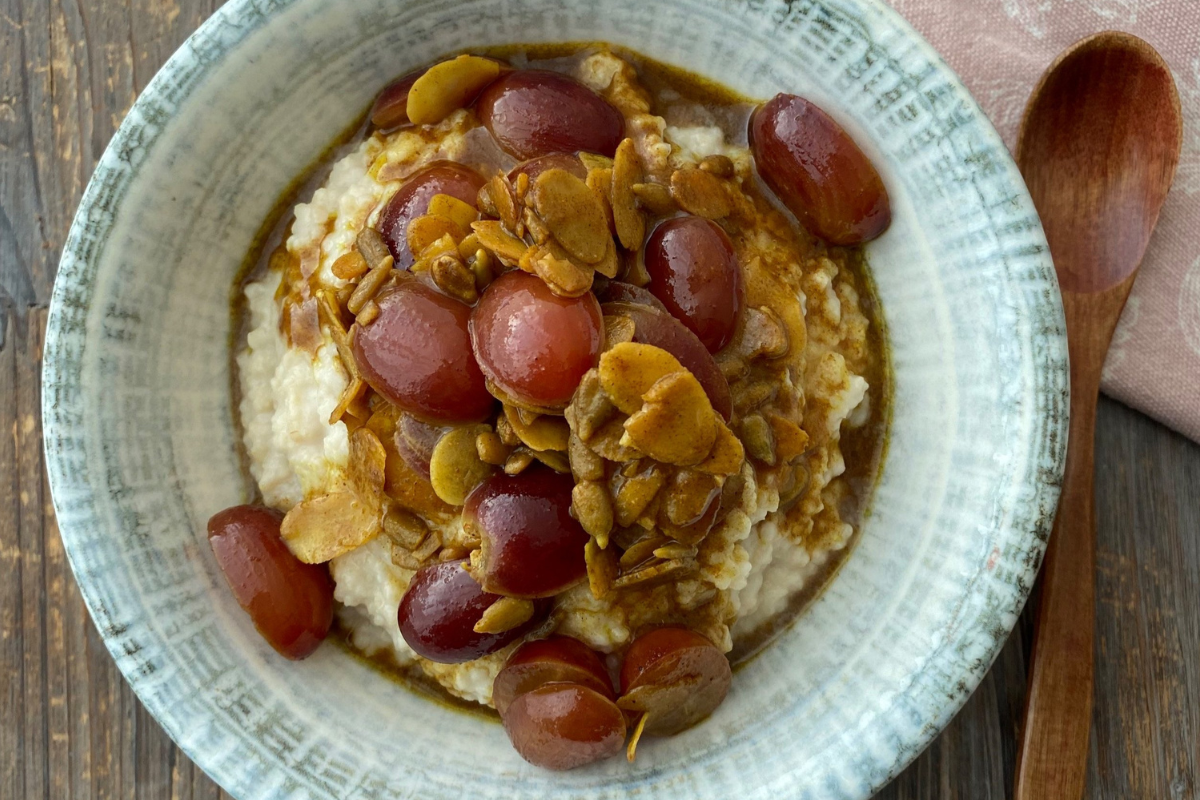 Herbstlicher Rote-Trauben-Couscous: ein fruchtiges und vitaminreiches Frühstück