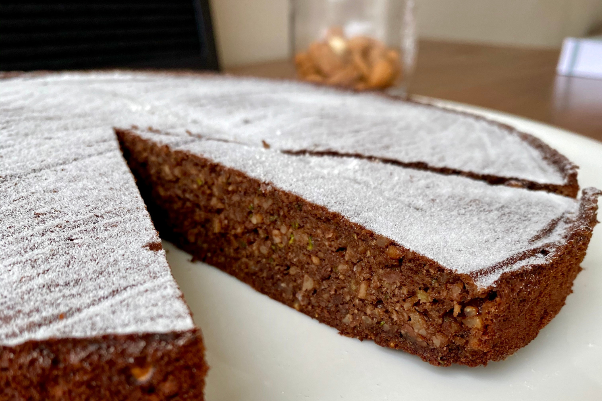 Gesunder Schoko-Zucchini-Kuchen: Ein unwiderstehliches Schokoladenerlebnis mit extra Gemüsepower!